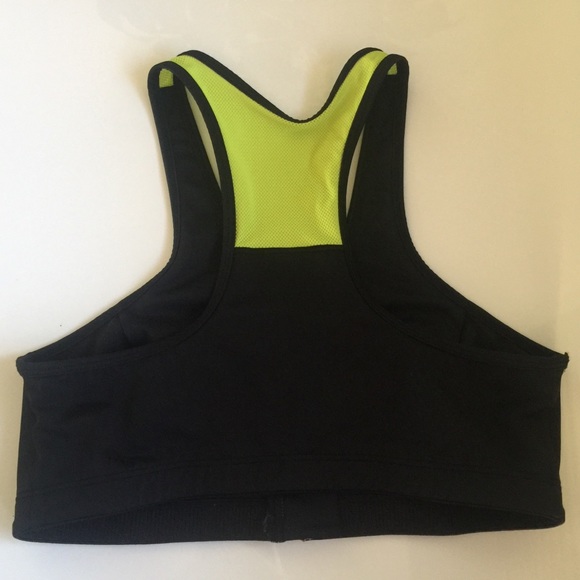 ⚡️SALE⚡️Black Sports Bra - Picture 2 of 2